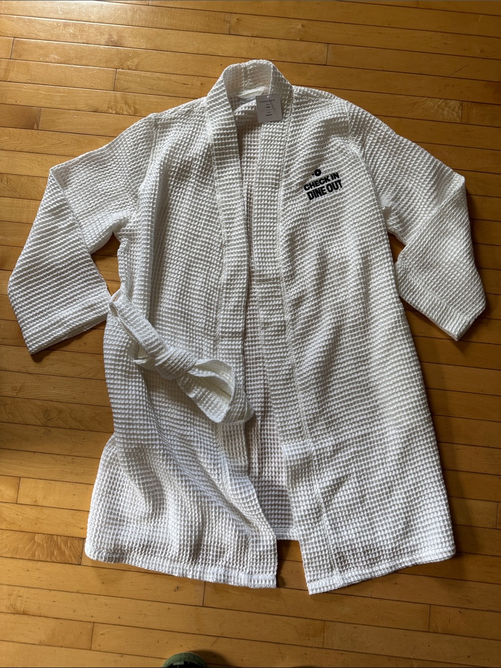 Parachute waffle robe NEW TAG white large  Turkish cotton 2 pockets black logo